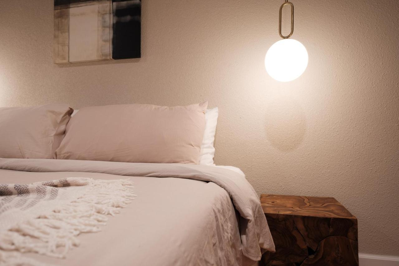 @ Marbella Lane - The Moon Designer Home Right Behind The Jtnp 조슈아 트리 외부 사진