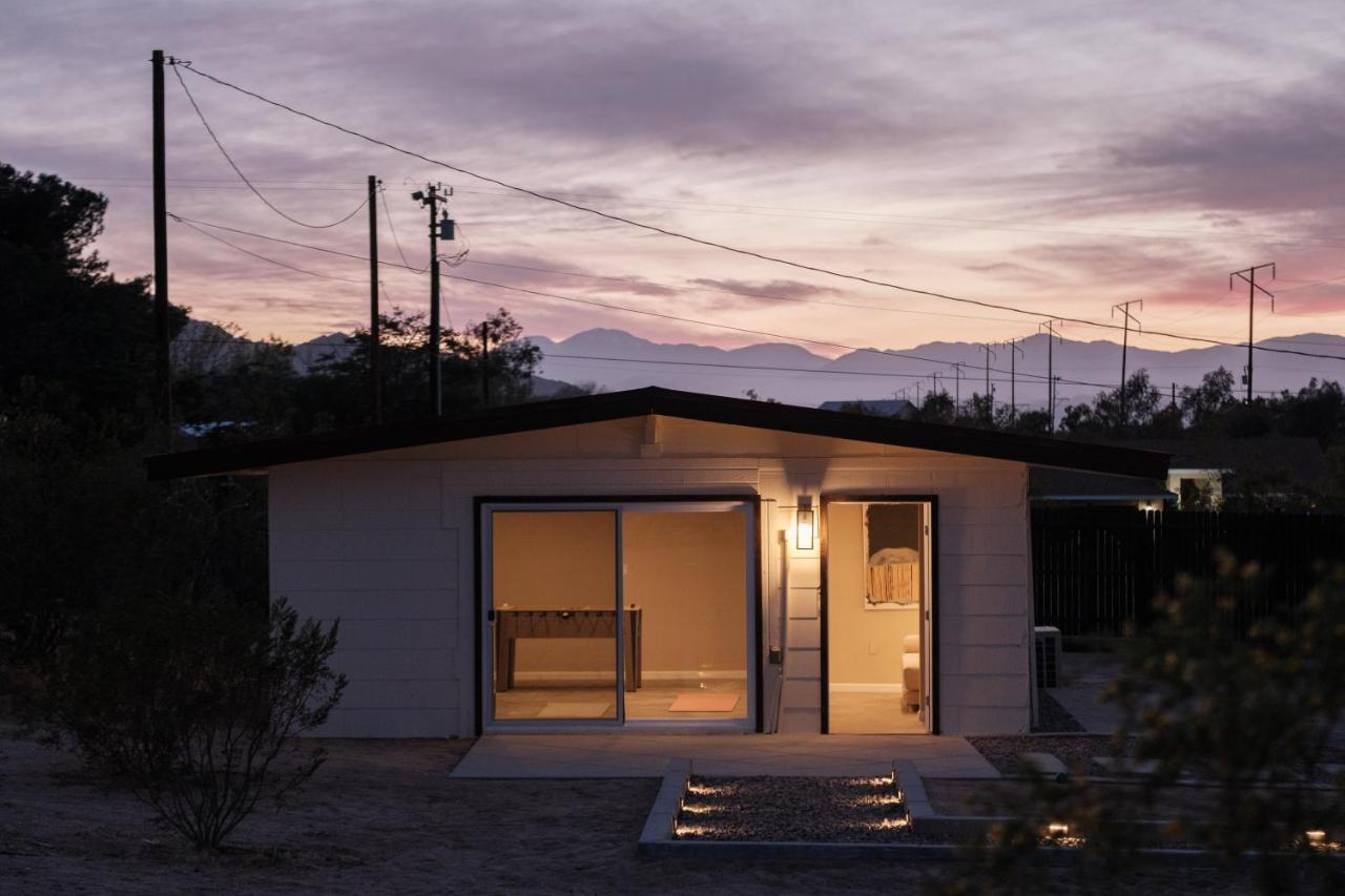@ Marbella Lane - The Moon Designer Home Right Behind The Jtnp 조슈아 트리 외부 사진